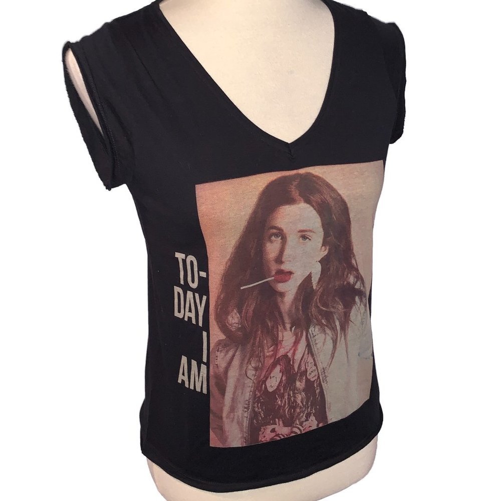 NWT - Une Fille Today I Am Super Rare Muscle Tee
